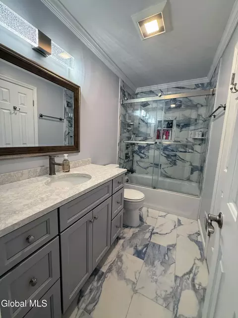 Bath - 3 Brigantine Dr, Waterford, NY 12188 photo 3 of 5