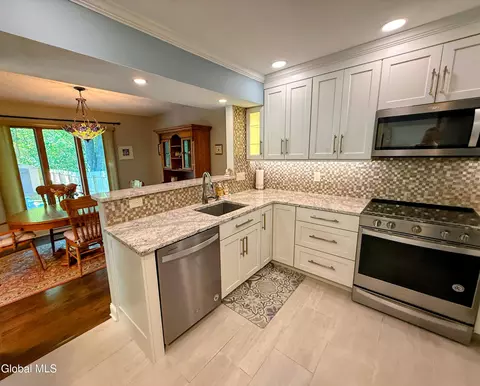 Kitchen - 3 Brigantine Dr, Waterford, NY 12188 photo 3 of 4