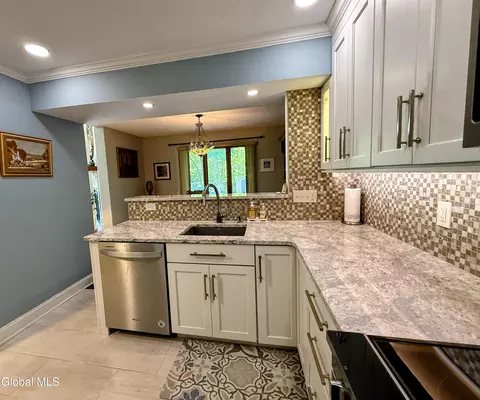 Kitchen - 3 Brigantine Dr, Waterford, NY 12188 photo 4 of 4