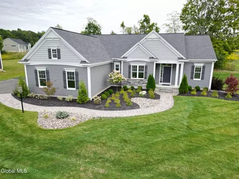 8 Scarlet St, Clifton Park, NY 12065