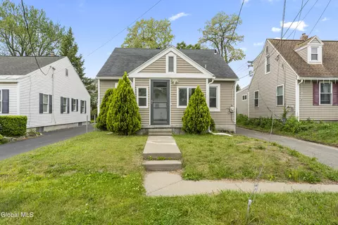 14 Woodside Ave, Colonie, NY 12205
