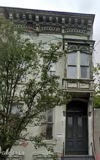 97 Lark St, Albany, NY 12210