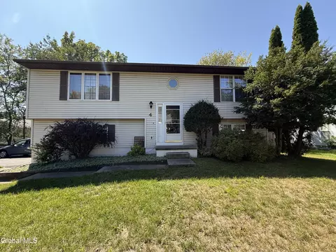 4 Edgewater Pl, Queensbury, NY 12804
