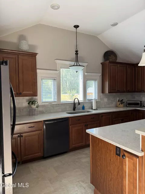 3 Echo Dr, Schenectady, NY 12306 photo 5