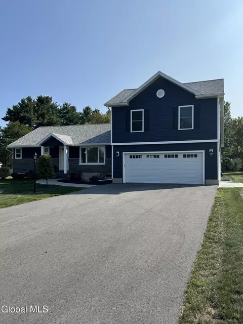 3 Echo Dr, Schenectady, NY 12306