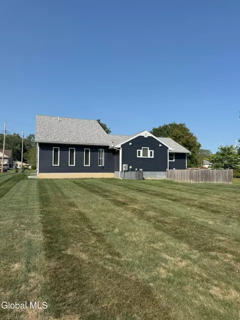 3 Echo Dr, Schenectady, NY 12306 photo 2