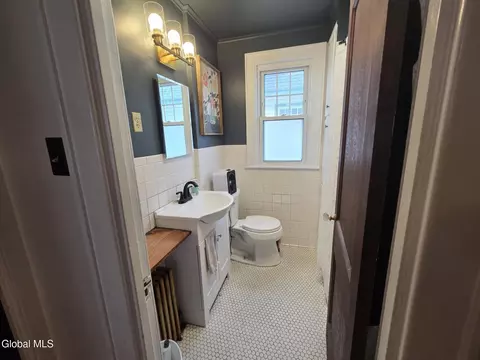 Bath - 1522 Schuyler St, Schenectady, NY 12303 photo 1 of 2