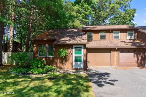 37 Pepperbush Pl, Malta, NY 12020