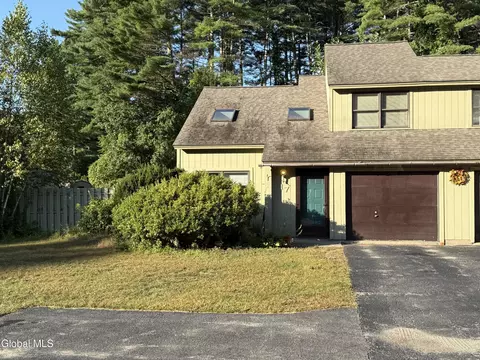 17 Queen Ann Ct, Queensbury, NY 12804