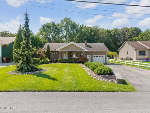 6 Brentwood Ln, Schenectady, NY 12306