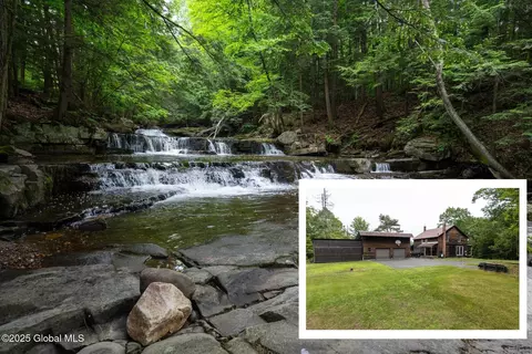 48 Lakeview Ave, Moriah, NY 12960