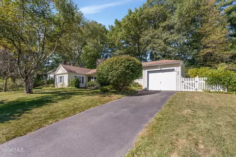 47 Oldox Rd, Delmar, NY 12054 photo 2