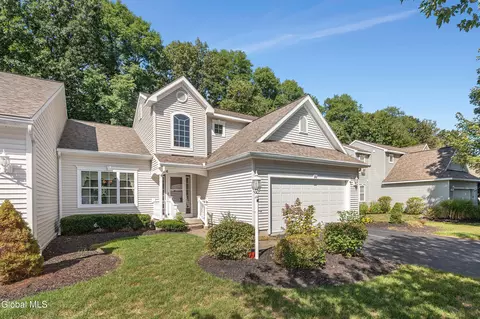24 Grooms Pt Dr, Clifton Park, NY 12065
