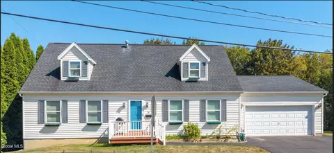 26 Stillwater Ave, Mechanicville, NY 12118