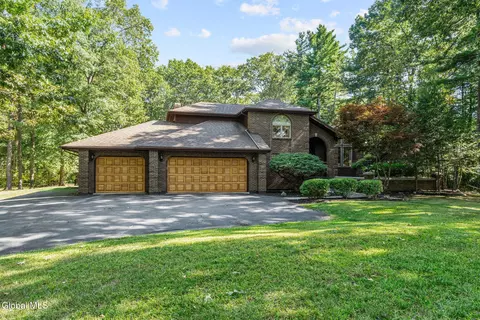 1336 Partridge Dr, Castleton On Hudson, NY 12033