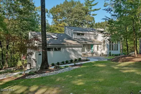 79 Cole Ln, Troy, NY 12180