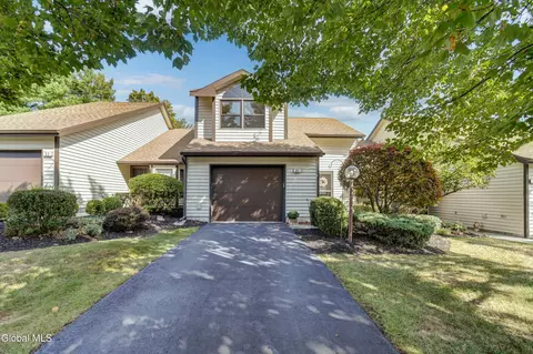 61 Surrey Hill Dr, Latham, NY 12110