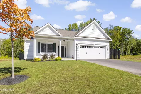 64 Lakepointe Way, Saratoga Springs, NY 12866