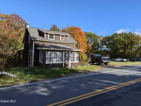 324 W Glenville Rd, Schenectady, NY 12302