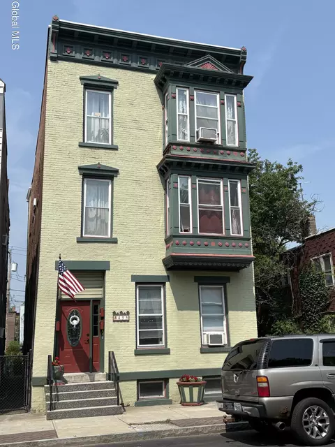 455 2nd St, Troy, NY 12180