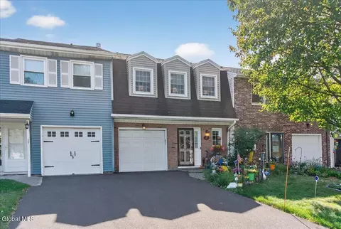 23 Stirrup Dr, East Greenbush, NY 12061