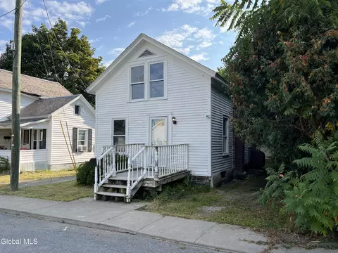 5 Pearl St, Granville, NY 12832