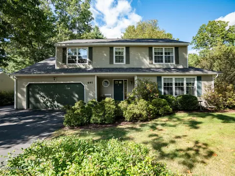 697 Mc Crey Dr, Ballston Spa, NY 12020