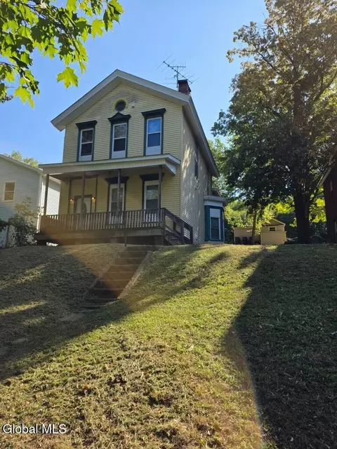 6 W Sunnyside Way, Troy, NY 12180