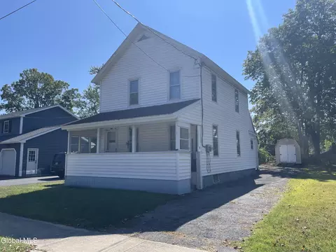 26 Knight St, Glens Falls, NY 12801