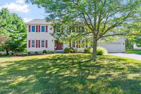 11 Rose Ln, Rensselaer, NY 12144