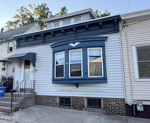 37 Sloan St, Albany, NY 12202
