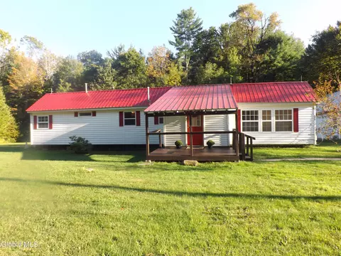 25 Gabriel Rd, Corinth, NY 12822