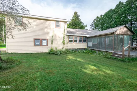 6022 Marina Rd, Huletts Landing, NY 12841