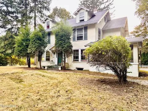989 Balltown Rd, Niskayuna, NY 12309