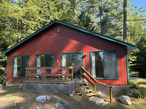22 Memory Ln, Chestertown, NY 12817