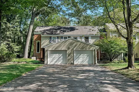 28 Willard Dr, Clifton Park, NY 12065