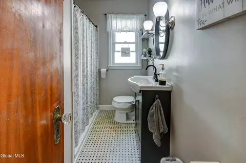 1030 Eugene Dr, Schenectady, NY 12303 photo 9