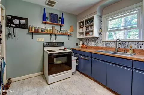 1030 Eugene Dr, Schenectady, NY 12303 photo 6