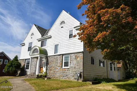 18 Fleetwood Ave, Albany, NY 12208