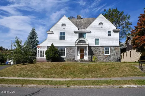 18 Fleetwood Ave, Albany, NY 12208