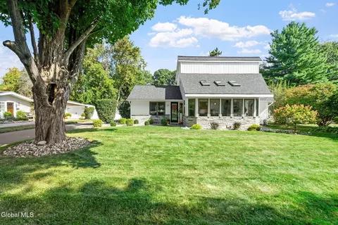 17 Knadler Dr, Latham, NY 12110