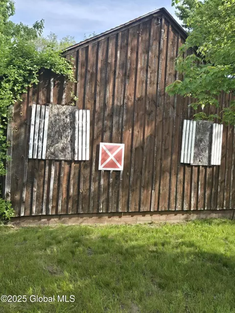 11 Main St, Queensbury, NY 12804