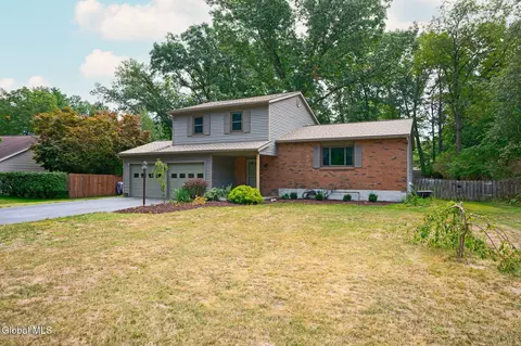 35 Ichabod Ln, Ballston Spa, NY 12020