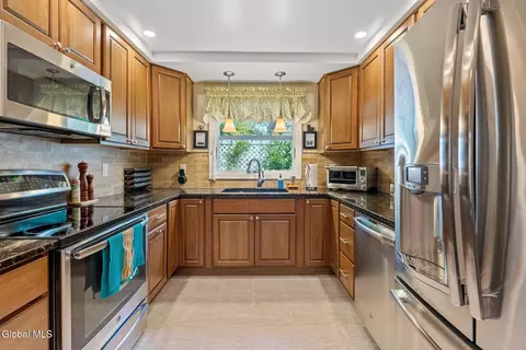 1185 Sumner Ave, Schenectady, NY 12309 photo 17