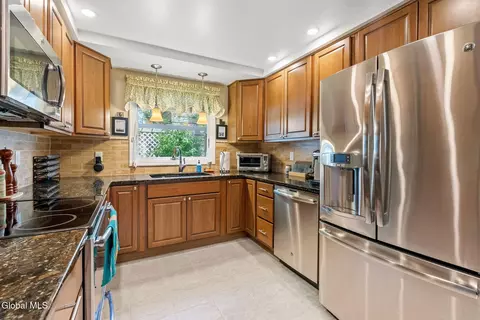1185 Sumner Ave, Schenectady, NY 12309 photo 20