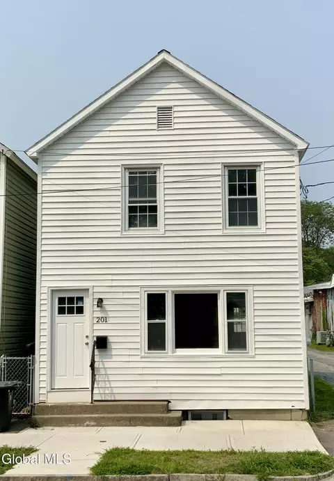 201 15th St, Watervliet, NY 12189