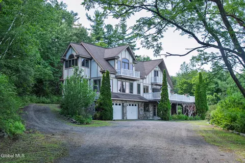 1127 Leesome Ln, Altamont, NY 12009