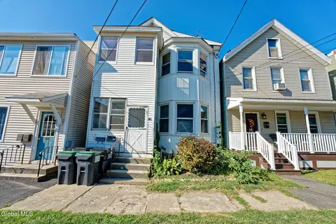 46 Clifton St, Waterford, NY 12188