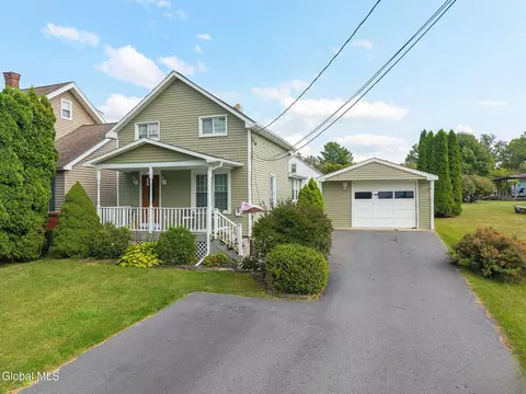 113 Chapel Pl, Amsterdam, NY 12010