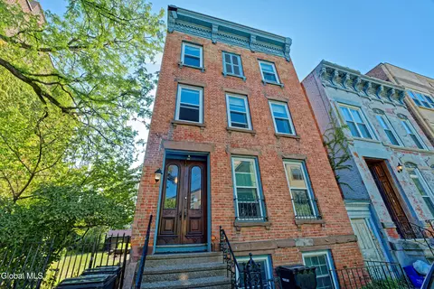 2142 5th Ave, Troy, NY 12180